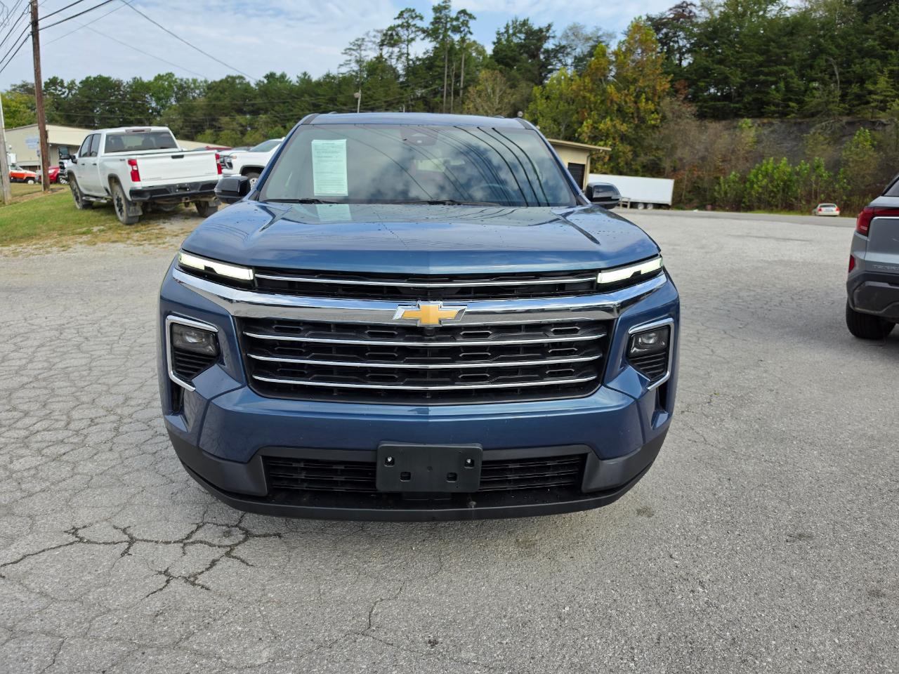 2025 Chevrolet Traverse photo 2