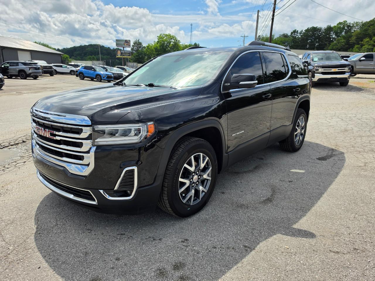 2023 GMC Acadia photo 3