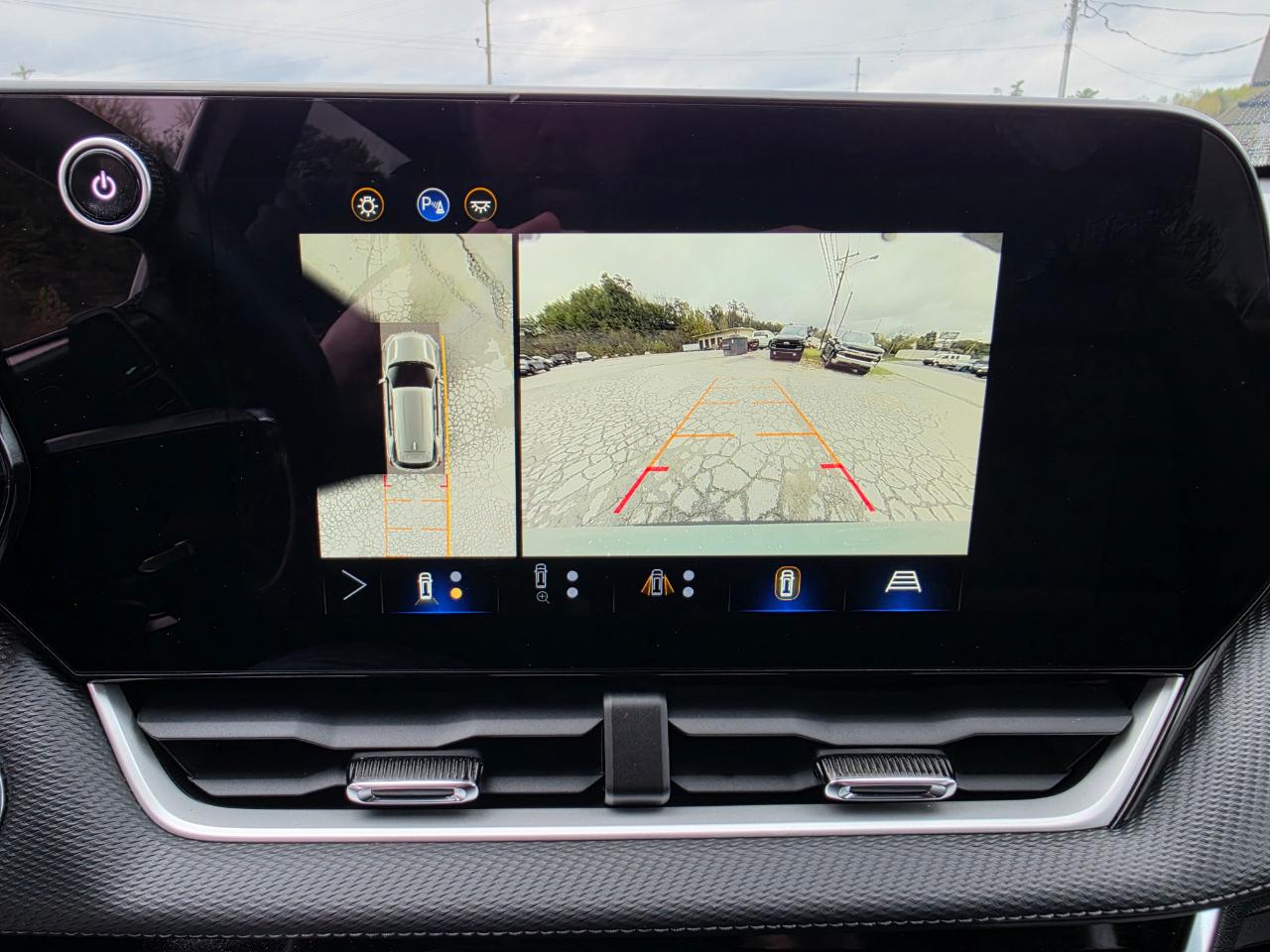 2025 Chevrolet Equinox photo 17