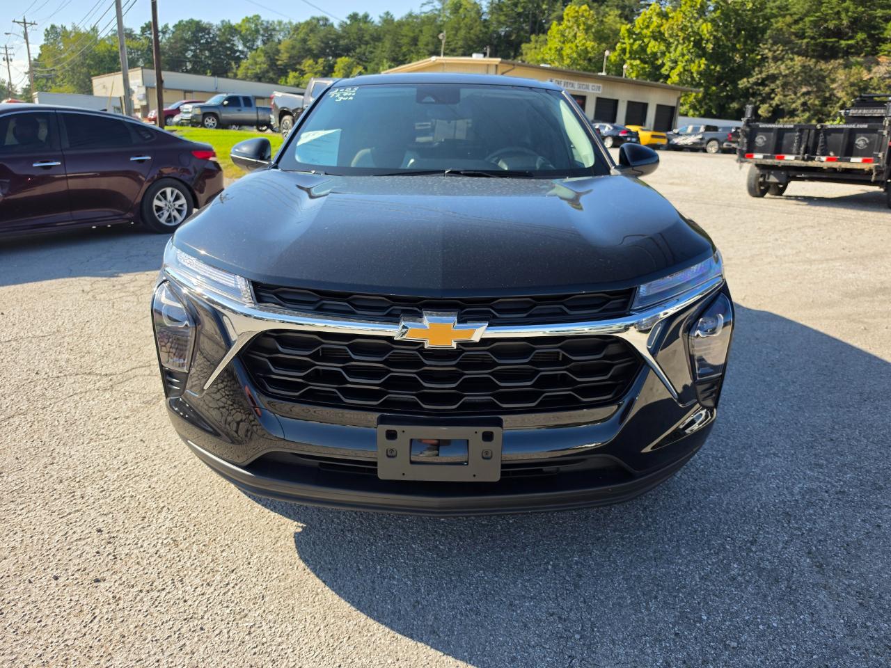 2025 Chevrolet Trax photo 2