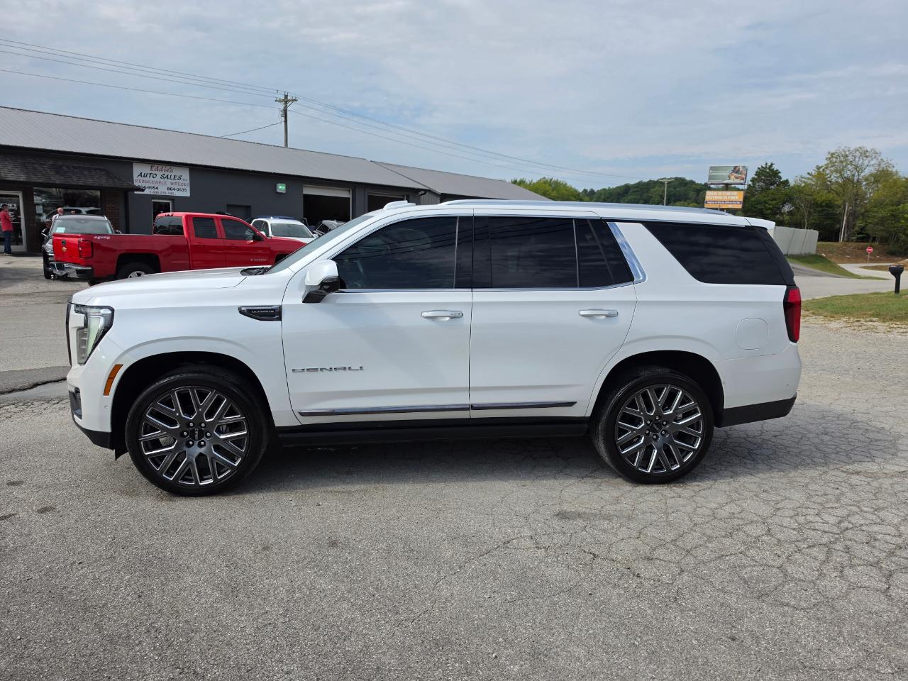 2025 GMC Yukon photo 4