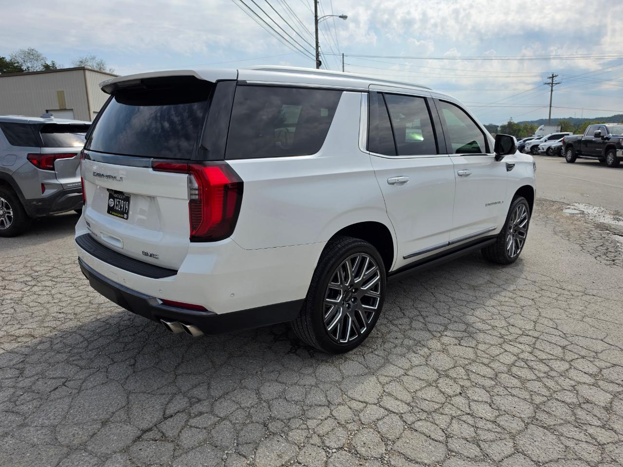 2025 GMC Yukon photo 7